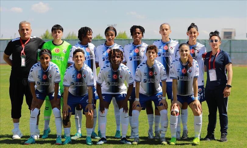 Hakkari Gücü Kadın Futbol Takımı, Türkerler Holding'in desteğiyle başarılarını sürdürüyor