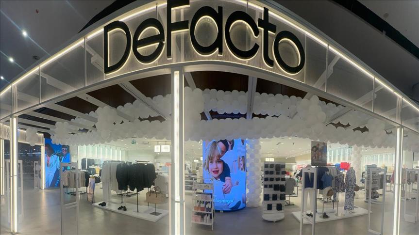 DeFacto ilk havalimanı mağazasını Antalya'da açtı