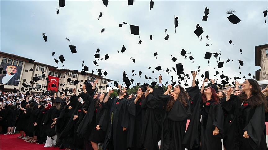  Koç Üniversitesi, 31'inci dönem mezunlarını verdi