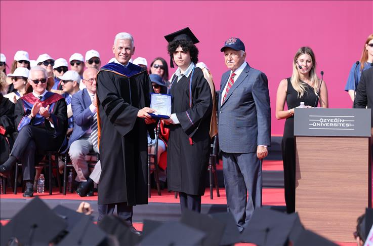Özyeğin Üniversitesi 14. mezuniyet törenini gerçekleştirdi