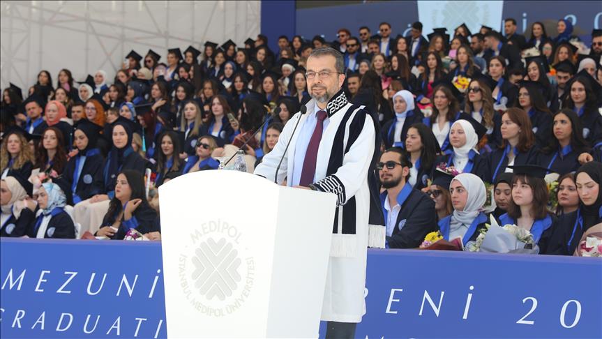 Medipol Üniversitesi'nden 15 bin öğrenci mezun oldu