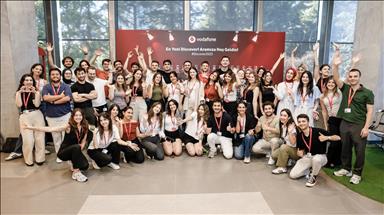 Vodafone 48 yeni mezunu Discover programıyla bünyesine kattı