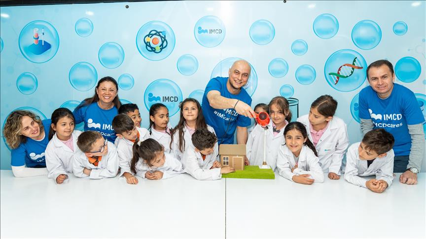 IMCD, TEGV iş birliğiyle Eskişehir'de kalıcı bilim sınıfı kurdu