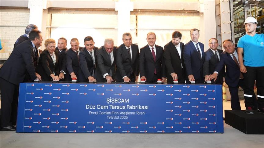 Şişecam, Tarsus'ta 200 milyon avro yatırımla kurduğu enerji camı hatlarını devreye aldı 