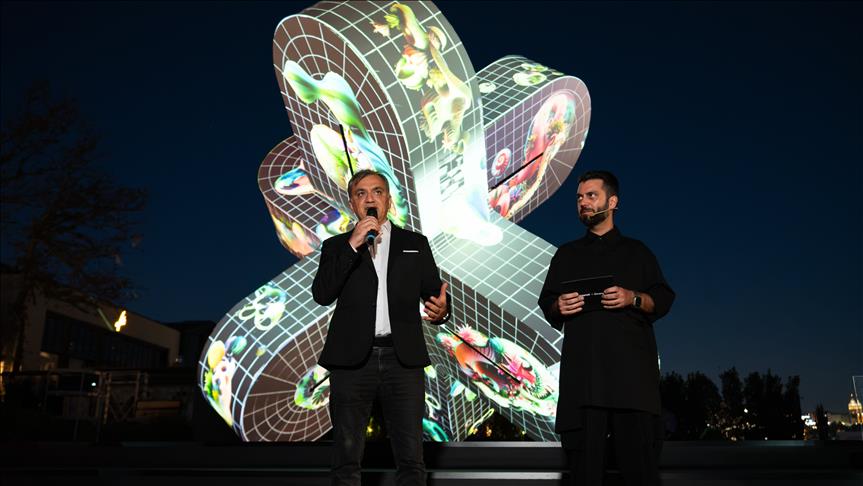 Trendyol Sanat Güvenç Özel'in "Neuroflux" enstalasyonunu İstanbul'da sergiledi