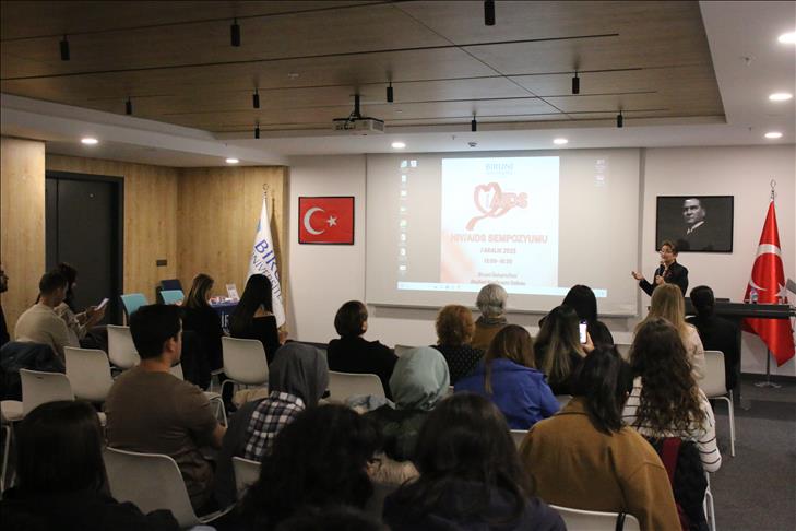 Biruni Üniversitesinde HIV/AIDS Sempozyumu düzenlendi