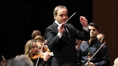 İstanbul Devlet Senfoni Orkestrası keman virtüözü Robert Lakatos'u ağırladı