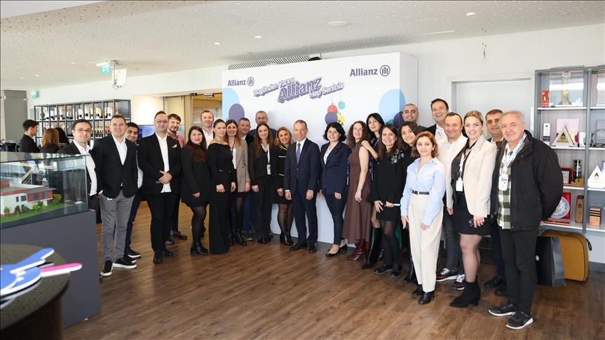 Allianz Türkiye BES'te emekliliğe yaklaşan müşterileriyle bir araya geldi