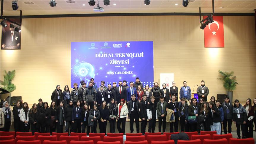 Biruni Üniversitesinde Dijital Teknoloji Zirvesi Düzenlendi