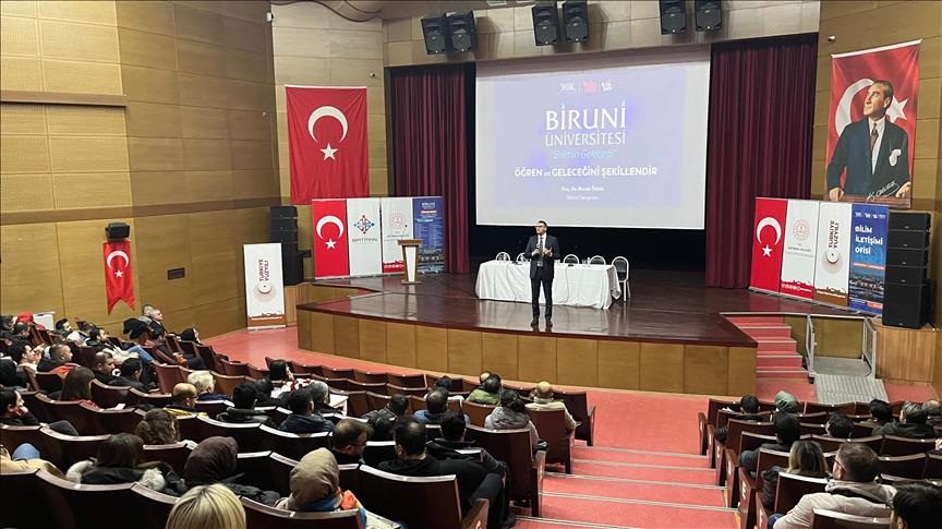 Biruni Üniversitesi YÖK'ün "Bilim Kafe" etkinlikleriyle 6 ilde gençlerle buluştu