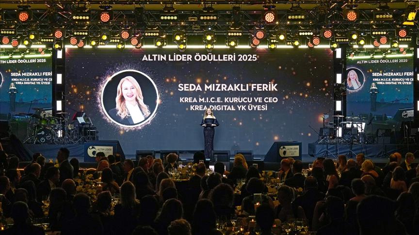 Altın Lider Ödülleri kapsamında 2025'in en beğenilen CEO'ları ödüllerini aldı
