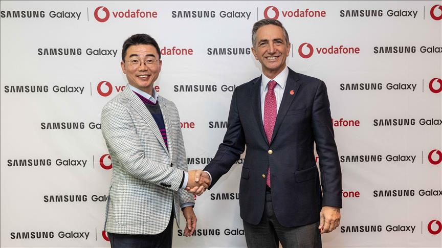Vodafone ve Samsung'dan Mobil Dünya Kongresi'nde 5G'li cihaz işbirliği
