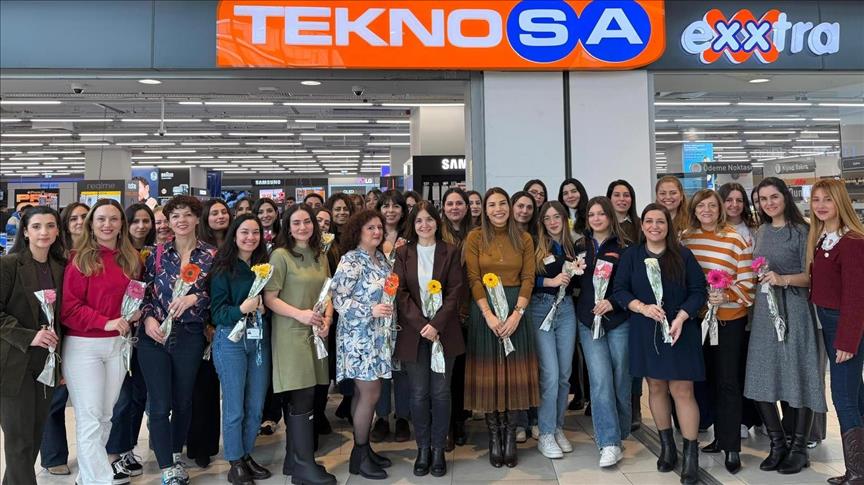 Teknosa 8 Mart Dünya Kadınlar Günü'nü kadın çalışanlarıyla kutladı
