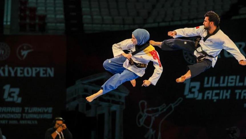 Milli tekvandocu Kübra Dağlı Türkiye Açık Tekvando Turnuvası'nı 2 altın madalyayla tamamladı