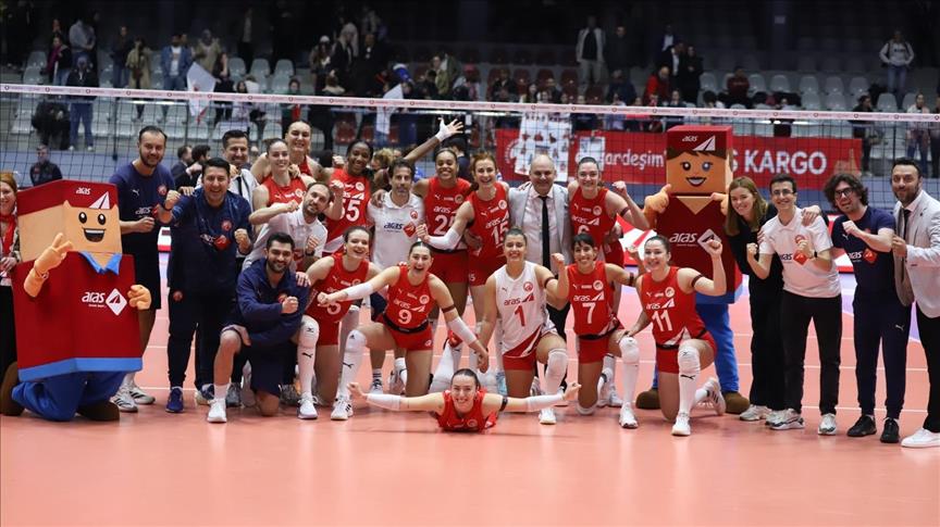 Aras Kargo Spor Kulübü Kadın Voleybol Takımı play-off'a zaferle başladı