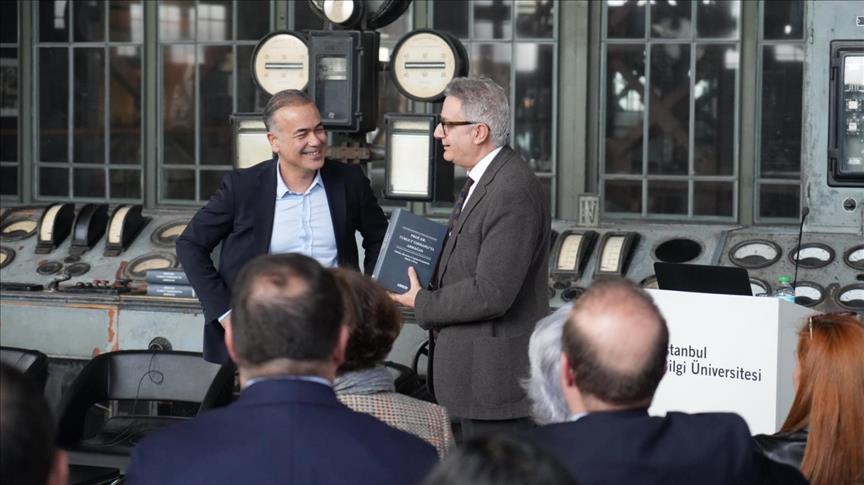 Prof. Dr. Turgut Tarhanlı onuruna yazılan kitap takdim edildi