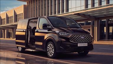 Ford Tourneo Custom'ın yeni 9+1 seçeneği müşterilerle buluşacak