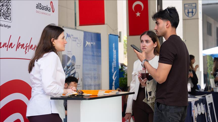 Haliç Üniversitesi "Kariyer Günü" etkinliğinde 70'ten fazla firmayı öğrencilerle buluşturdu