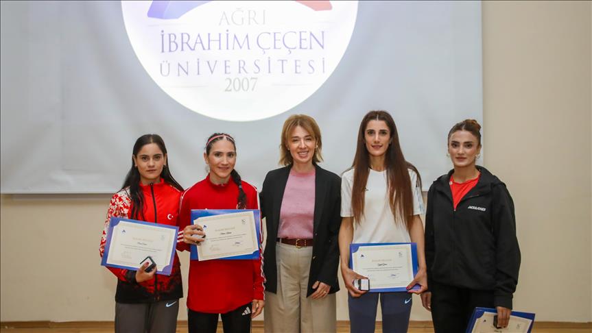 AİÇÜ Bilimsel Teşvik ve Spor Ödülleri sahiplerini buldu