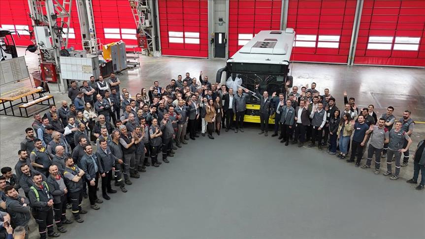 Otokar üretimi ilk Mercedes-Benz Conecto otobüs banttan indi