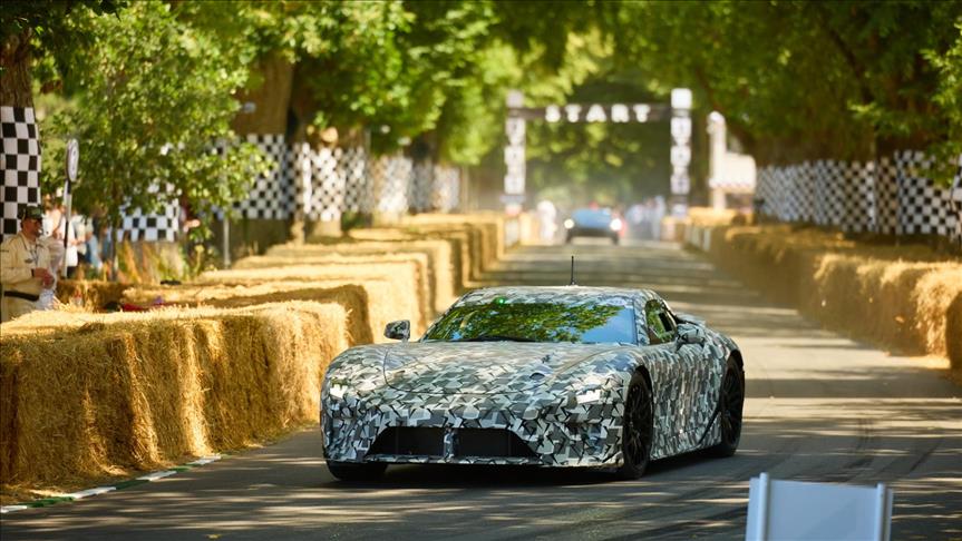 Lexus, LFA Concept ile Goodwood'da gösteri sürüşü yaptı