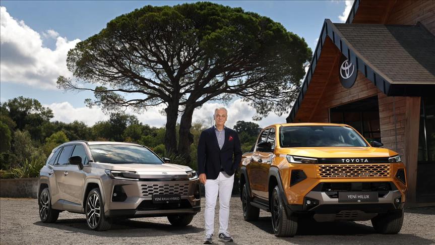 Toyota iki ikonik modelinin yeni versiyonlarını tanıttı
