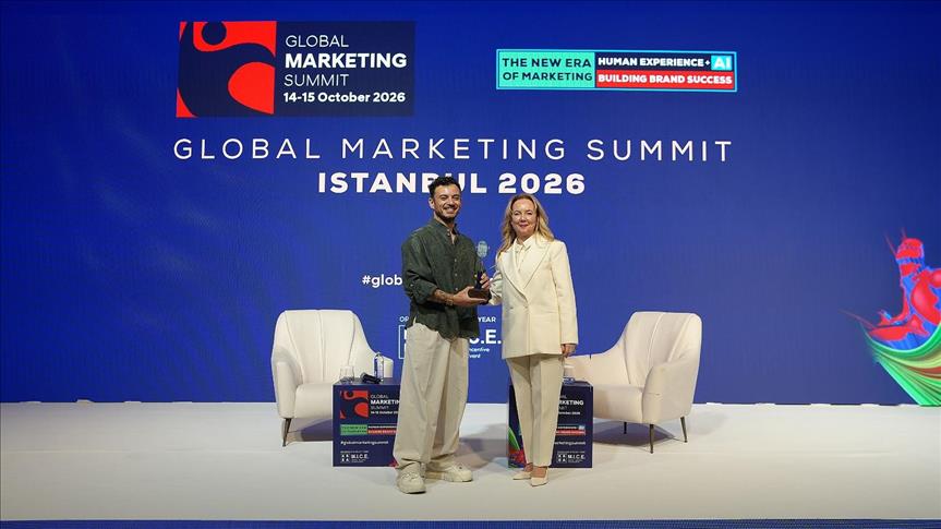 Global Marketing Summit 2026'da şarkıcı Buray'a ödül verildi
