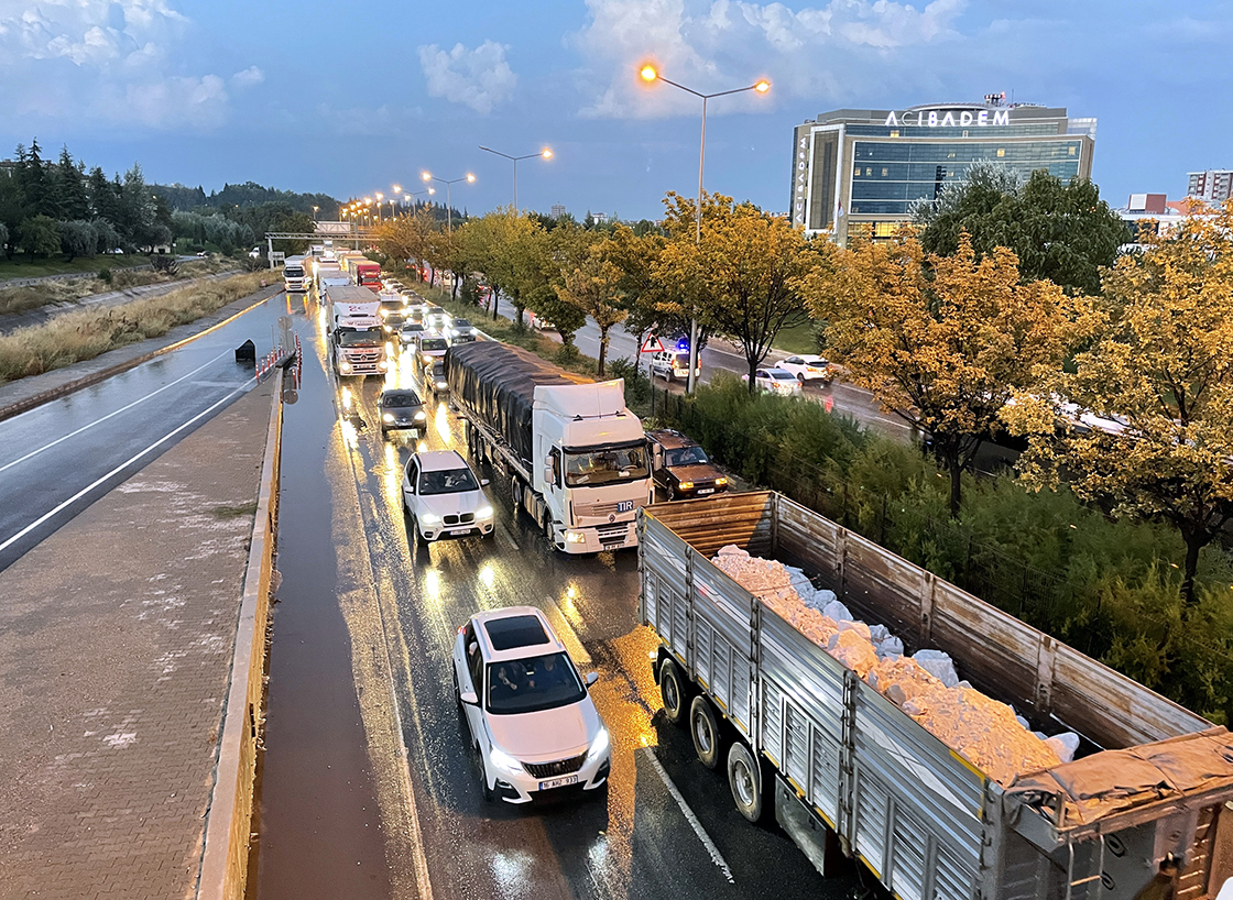 Eskişehir'de sağanak ve dolu etkili oldu