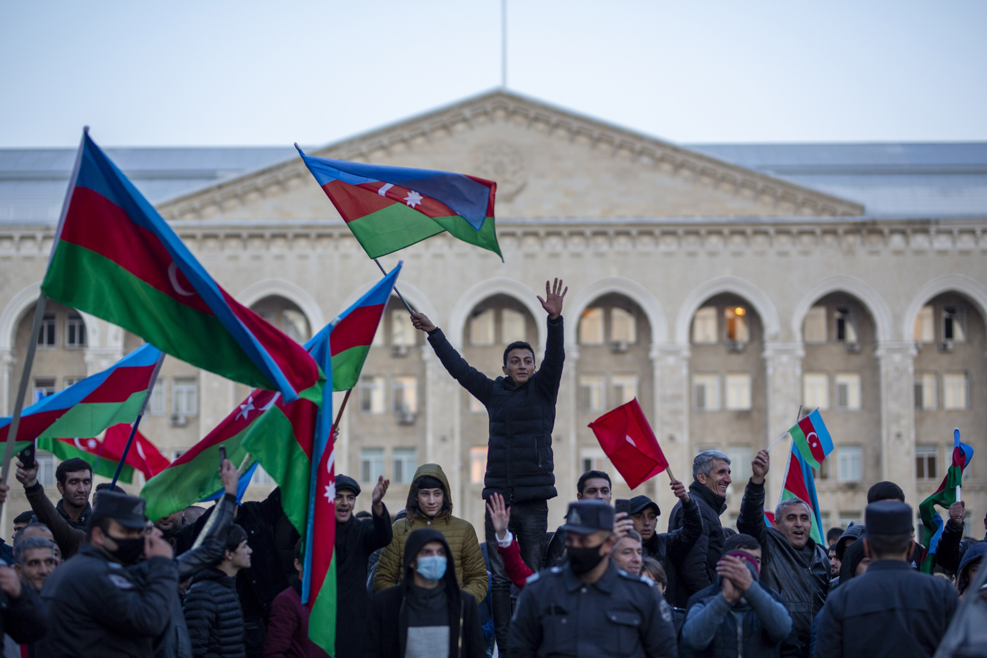 Какие праздники в мае в азербайджане. Русские в Азербайджане. День Победы Азербайджан. 27 Сентября 2020 год Азербайджан.