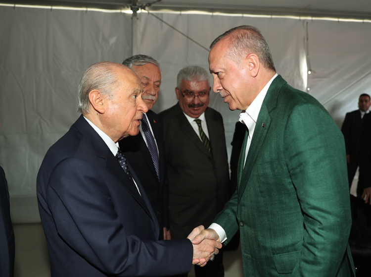 Cumhurbaşkanı Erdoğan ve MHP Genel Başkanı Bahçeli, program öncesinde bir süre sohbet etti.