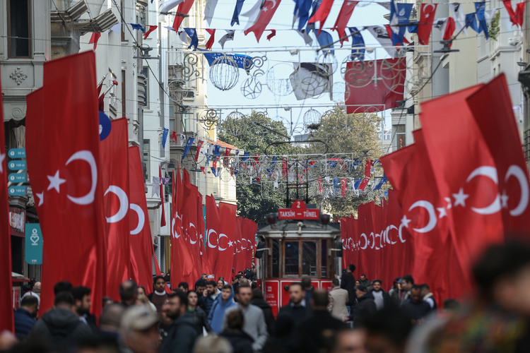 Terör saldırısında hayatını kaybedenler İstiklal Caddesi'nde anılıyor